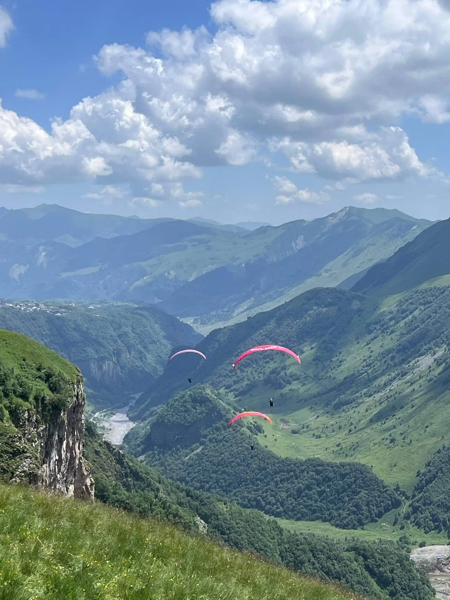 Tandem paragliding in Gudauri 