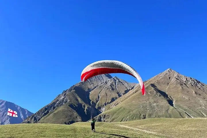 Tandem paragliding in Gudauri near Arch of Friendship