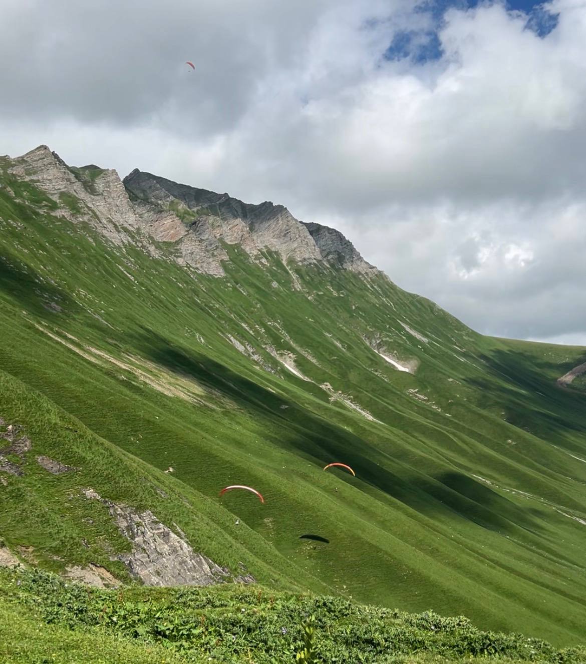Paragliding over Deda Ena and Sherkhota, near the Friendship Arch — Gudauri